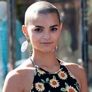 Brianna Hildebrand Bio, Wiki, Age, Height, Gay, Girlfriend, Singer, Deadpool, Movies and Net Worth