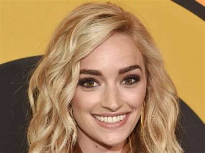 Brianne Howey (Actress) Bio, Wiki, Age, Height, Boyfriend, Dating, Net Worth, Career, Facts