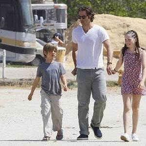 Brody Falchuk Bio, Wiki, Age, Height, Weight, Family, Wife and Net Worth.