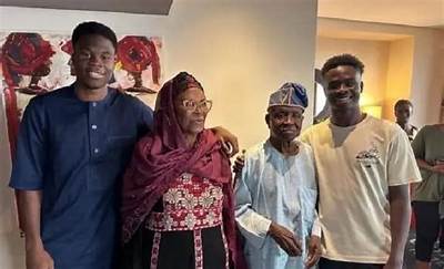 Bukayo Saka Parents – Who Are Yomi Saka & Adenike Saka? Arsenal Midfielder
