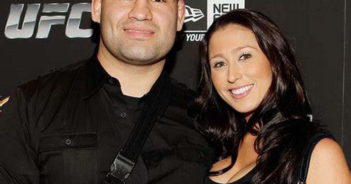 Cain Velasquez: Wife, Net Worth, Tattoos, Smoking & Body Facts