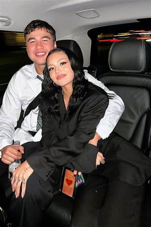 Calum Hood Girlfriend: Is He Still Dating Nia Lovelis