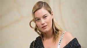 Camille Rowe Bio: Career, Affair, Family & Net Worth