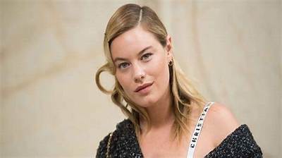 Camille Rowe Bio: Career, Affair, Family & Net Worth