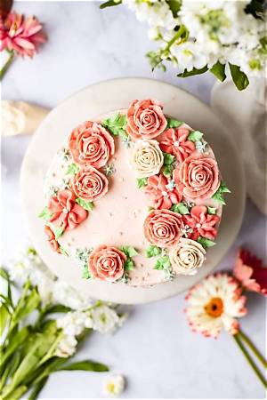 Can You Decorate a Buttercream Cake with Fondant