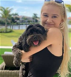 Carlie Hoffer Age, Instagram Bio: 10 Facts on Mika Brzezinski’s Daughter