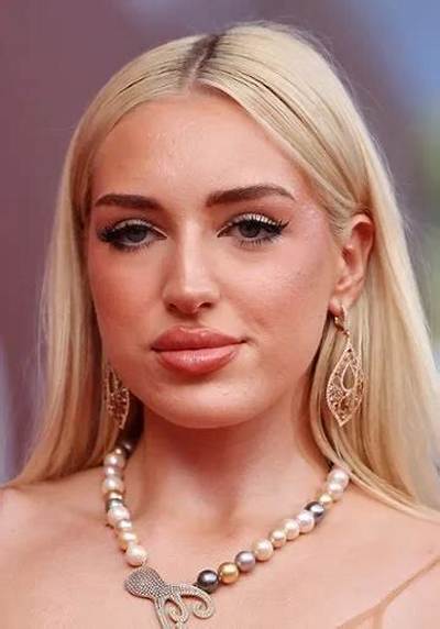 Caroline Derpienski Height, Weight, Net Worth, Age, Birthday, Wikipedia, Who, Nationality, Biography