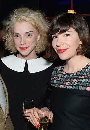 Carrie Brownste: Girlfriend, Net Worth, Tattoos, Smoking & Body Measurements