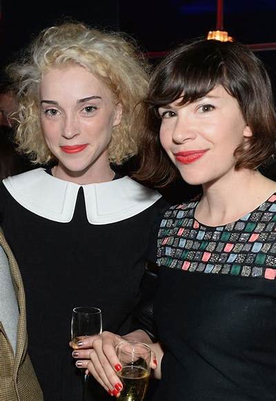 Carrie Brownste: Girlfriend, Net Worth, Tattoos, Smoking & Body Measurements