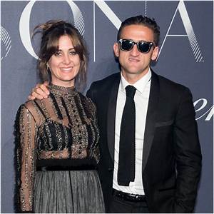 Casey Neistat: Wife, Net Worth, Tattoos, Smoking & Body Facts