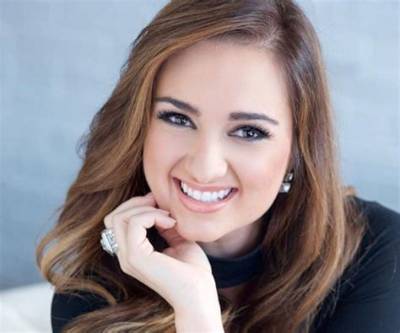 Celina Pompeani Bio, Wiki, Age, Height, Father, Engaged, Wedding, Salary and Net Worth