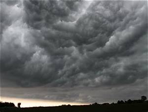 Characteristics of Nimbostratus Clouds