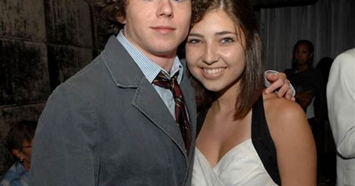 Charlie Mcdermott: Wife, Net Worth, Tattoos, Smoking & Body Facts
