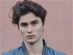 Chase Stokes Bio, Wiki, Age, Height, Parents, Girlfriend, Movies, Net Worth