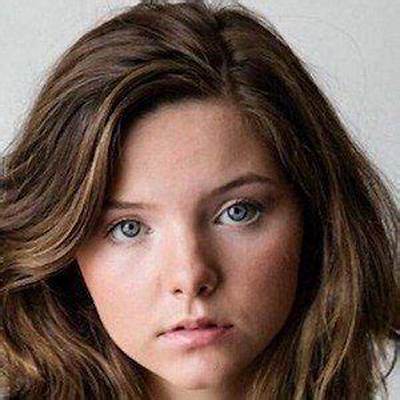 Chloe Csengery Bio, Wiki, Age, Height, Family, Dating, Movies and Net Worth.