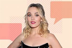 Chloe Fineman Biography, Age, Family, Wife, Movies, Net Worth and Tv Shows