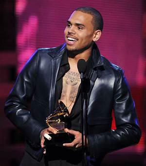 Chris Brown Net Worth, Salary, Source of Income, Biography, Age, Parents, Girlfriend & Children, Photos & More