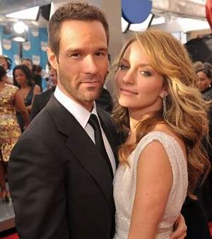 Chris Diamantopoulos’ Height, Net Worth, Wife Becki Newton
