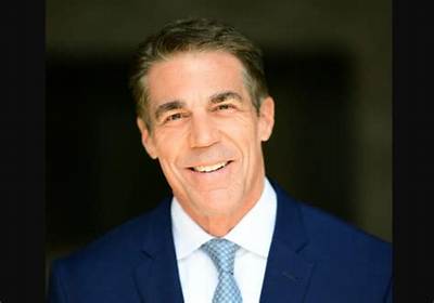 Chris Fowler Bio, Wiki, Age, Wife, Salary, Net Worth, House, Espn, Height and College Gameday
