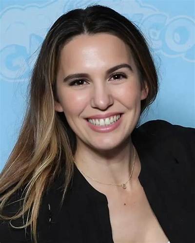 Christy Carlson Romano Height, Weight, Net Worth, Age, Birthday, Wikipedia, Who, Instagram, Biography