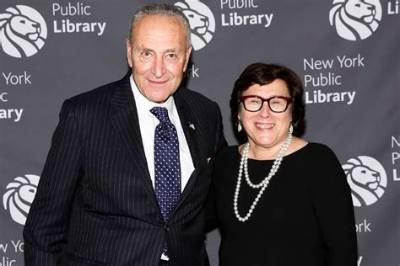 Chuck Schumer Wife: Iris Weinshall Parents, Age, Young, Net Worth, Family, Wiki, Daughters, Wedding, Salary