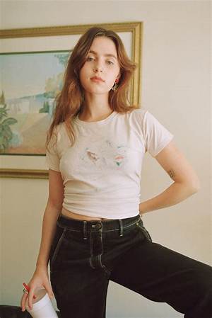 Clairo (Singer) Wiki, Biography, Age, Height, Weight, Boyfriend, Family, Career, Net Worth