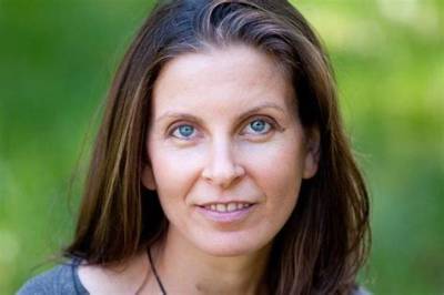 Clare Bronfman Age, Biography, Net Worth, Husband, Parents, Is She Married? – American Philanthropist
