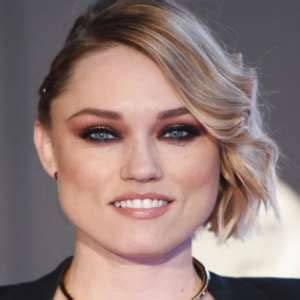 Clare Grant – Bio, Height, Family, Facts About Seth Green’s Wife