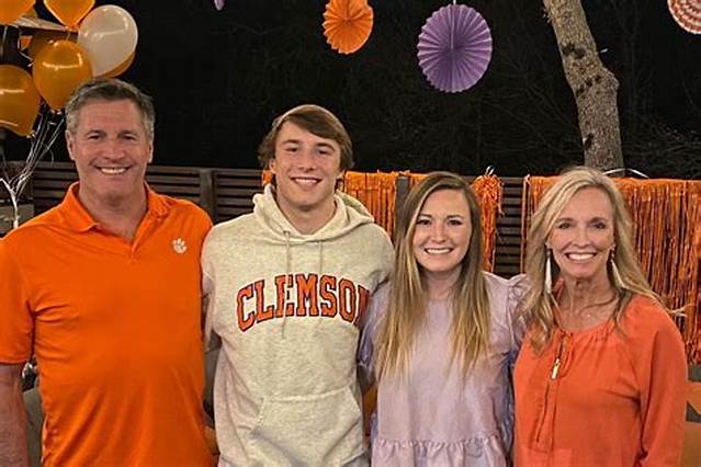 Clemson Qb Cade Klubnik Parents Are Tod & Kim: His Brother Reed Plays Football at Yale