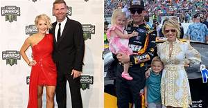 Clint Bowyer Biography, Age, Wife, Racing, and Net Worth.