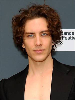 Cody Fern ( Actor) Wiki, Bio, Age, Height, Weight, Girlfriend, Net Worth, Nationality: 10 Facts on Him