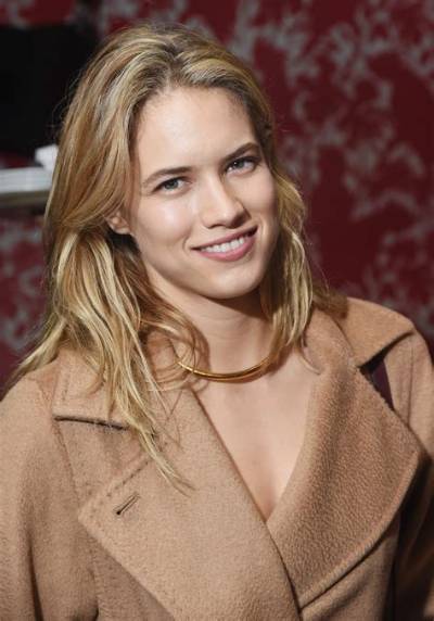 Cody Horn Bio, Wiki, Age, Height, Family, Husband, Children, the Office, Magic Mike, Net Worth, Movies and Tv Shows