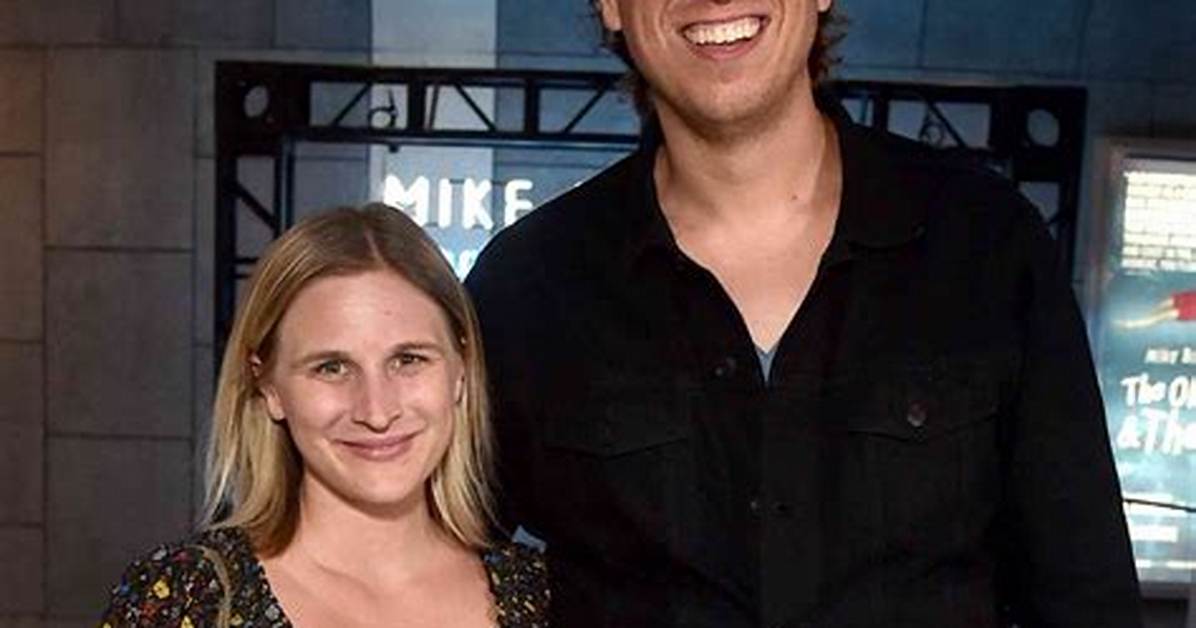 Comedian Pete Holmes Wife Valerie Chaney and Married Life