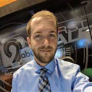 Corey Thompson (Meteorologist) Kcrg-Tv9, Net Worth, Bio, Wiki, Age, Height, Wife, and Salary