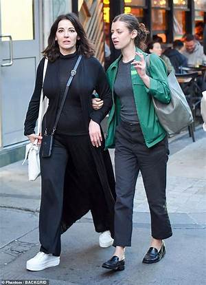 Cosima Thomasina Diamond (Nigella Lawson Daughter) Wikipedia, Bio, Age, Height, Weight, Facts