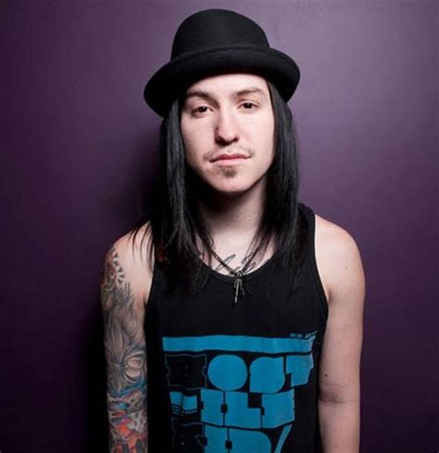 Craig Mabbitt Wife, Children, Family, Height, Net Worth