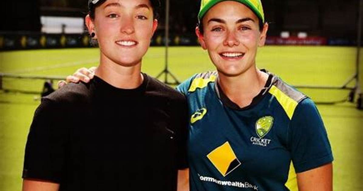 Cricket: Heather Graham Partner Emily Smith, Everything About His Wife and Married Life