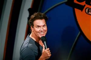 Dane Cook Bio, Age, Brother, Girlfriend, Comedy, Tickets, Net Worth and Burger King