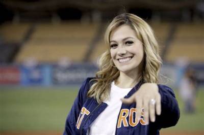 Daniella Rodriguez Bio, Age, Wiki, Height, Parents, Husband, Net Worth, Wedding, and Carlos Correa