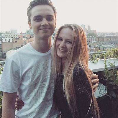 Dean-Charles Chapman: Girlfriend, Net Worth, Tattoos, Smoking & Body Facts