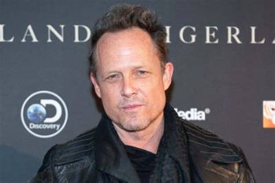 Dean Winters – Biography, Brother, Married, Wife, Girlfriend, Height, Is He Gay?