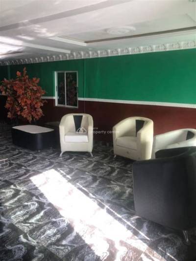 Dee Johnson Guest Inn, Egbe
