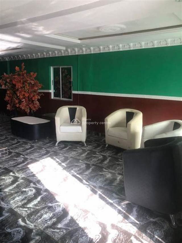 Dee Johnson Guest Inn, Egbe