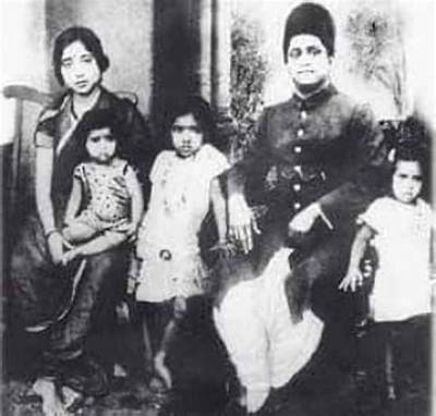 Deenanath Mangeshkar and Shevanti Mangeshkar – Lata Mangeshkar Father Unseen Photo