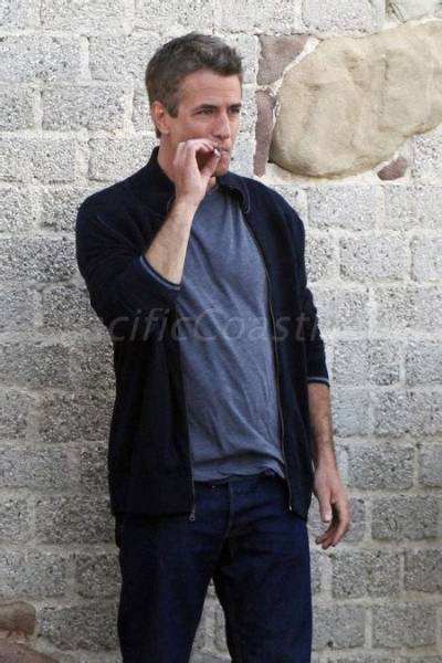 Dermot Mulroney: Wife, Net Worth, Tattoos, Smoking & Body Facts