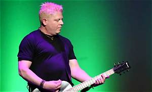 Dexter Holland Bio, Wiki, Age, Height, Parents, Wife, Degree, Braids, and Net Worth