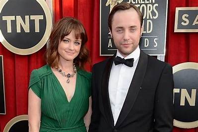 Does Alexis Bledel Have Siblings?