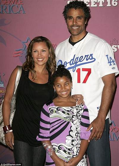 Does Rick Fox Have a Wife After Divorce with Vanessa Williams?