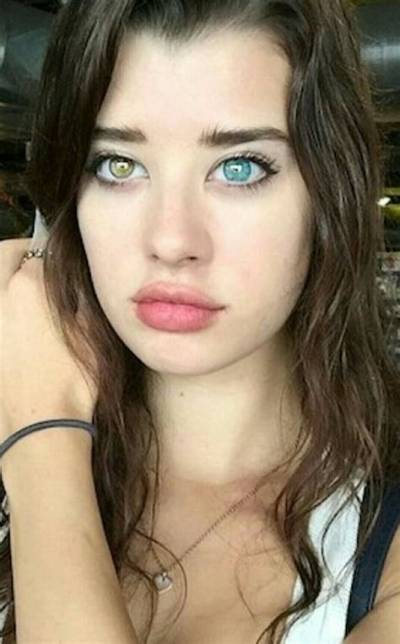 Does Sarah Mcdaniel Have Fake Eyes? Krotchy Twitch Surgery