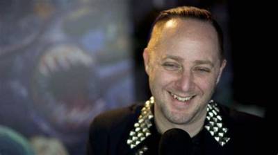 Does Taliesin Jaffe Have a Tremor?